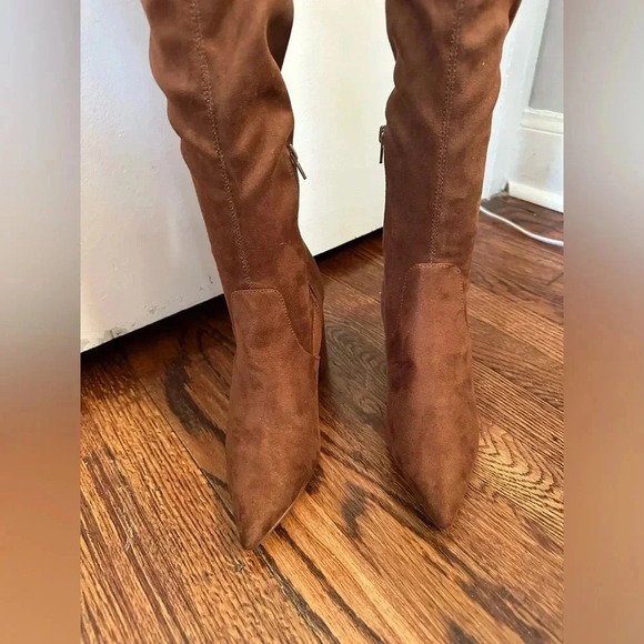 Steve Madden Woman’s Jacoby Thigh High Suede Boot.**Runs Small! - Picture 3 of 8